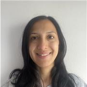 Profesora de Educación Física con título universitario, imparte clases de entrenamiento personal y funcional de manera online.